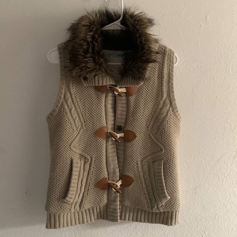 WOMENS MAURICES KNIT FAUX FUR TRIM VEST, MEDIUM
